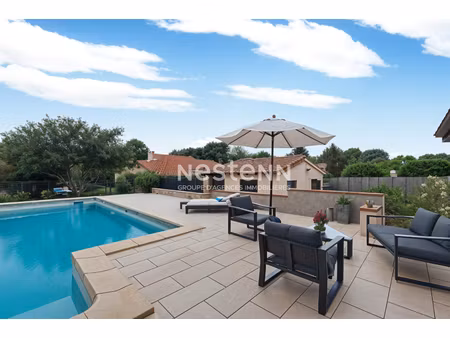 a vendre - roquettes - maison t5 de 130m² avec double garage, caves et piscine
