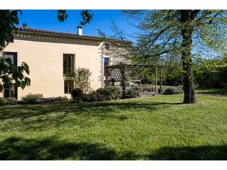 jolie corps de ferme rénové avec 26 ha de terrain