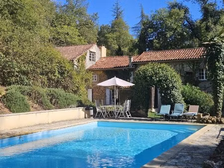 maison dans la campagne avec etang prive