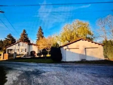 villa plein pied de 100 m2 sur terrain plat, arboré & clos de murs d'une surface de 1932 m