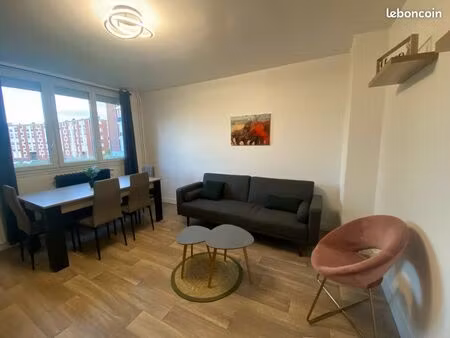 t4 meublé rénové – 3 chambres – balcon – cave – stationnement