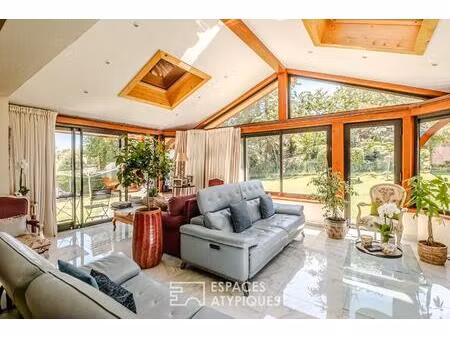 villa familiale au coeur d'un environnement arboré