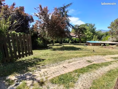 terrain constructible de 655 m² à trèves 69420