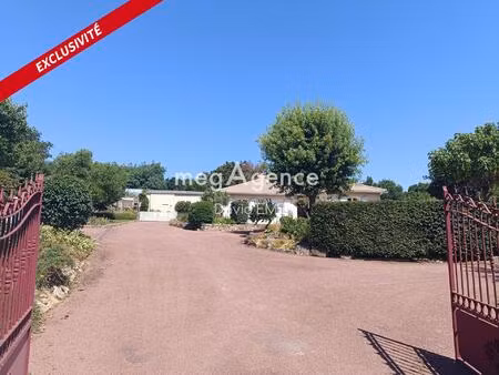 7 pièces, 220 m2, 4 chambres, 3 dépendances