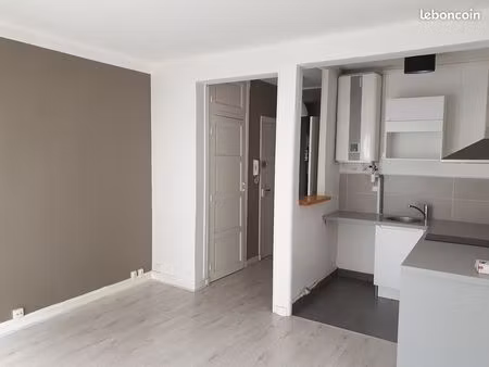 particulier loue t2 plein centre ville