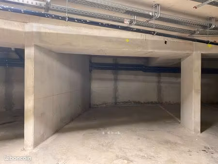 parking 14m2 - résidence sécurisée - vence