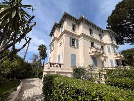 cap d’antibes – adresse confidentielle, grand appartement de caractère avec jardin et...