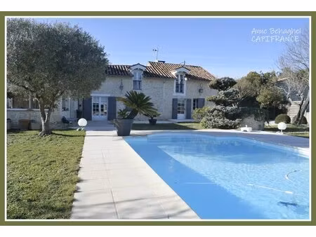 département gers (32) a vendre condom propriété p7 210 m²- terrain 5 483 m²
