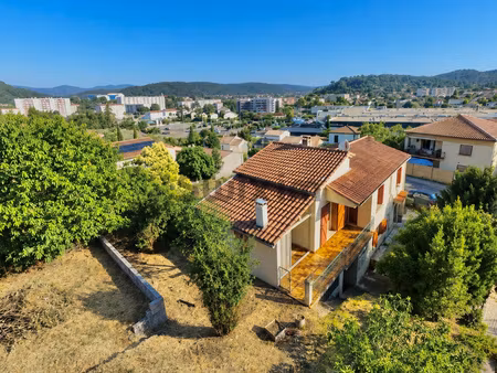 maison t6 avec garage, terrasse et terrain