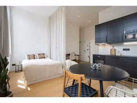studio luxueux avec espace extérieur commun