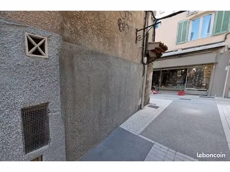 aubagne (13400) – ensemble immobilier : t2 libre + local commercial