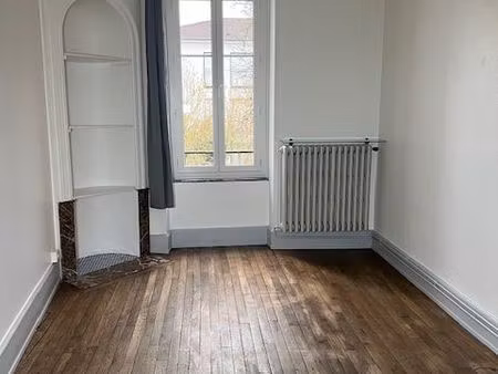 f2 45 m2 quartier hôpital central, lumineux et traversant