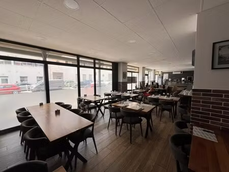 location commerce toulon 83100 216m²