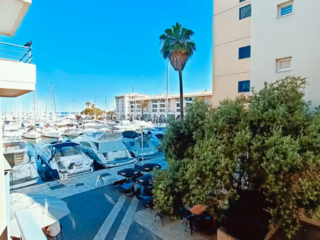 port-fréjus - spacieux 2 pièces à saisir !