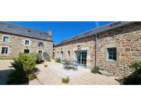domaine en pierre de pays entre terre et mer avec gîtes