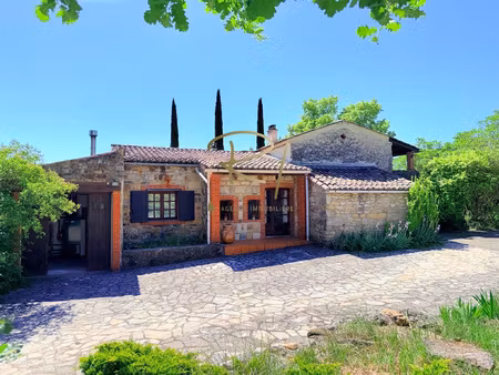 propriété avec source sur 66000m2