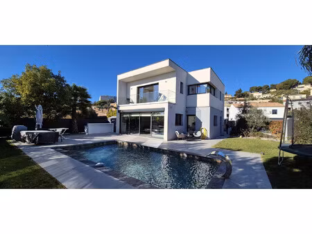 très belle villa contemporaine à louer à lannée
