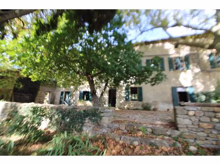 mas 300 m2 sur 5 hectares.
