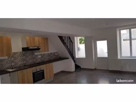 location maison de ville de 70m² de surface habitable (80m² de surface au sol) à saint pie