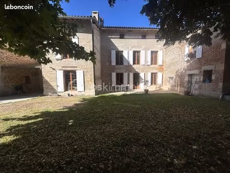maison 8 pièces 402 m²