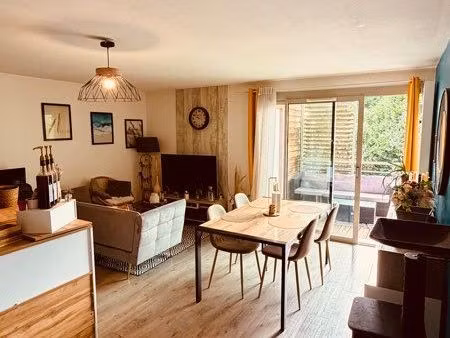 appartement t2 avec terrasse et parking privatif, résidence calme
