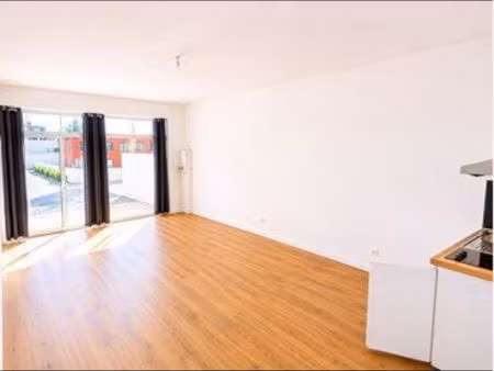 studio 36 m² refait à neuf – hautmont centre-ville – parking sécurisé