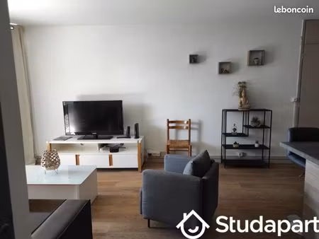 chambre 1 pièce 13 m²