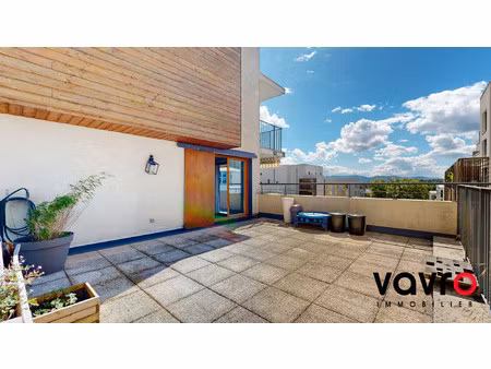t4 avec terrasse et balcon