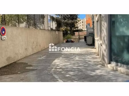 place de parking interieur secteur kennedy ,