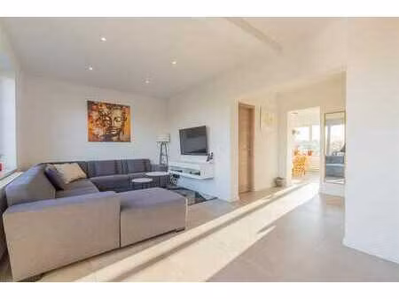 spacieux et lumineux appartement en duplex avec 2 chambres à