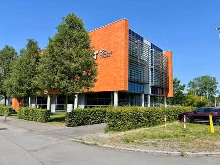 bureaux exclusifs et paisibles, à deux pas des autoroutes