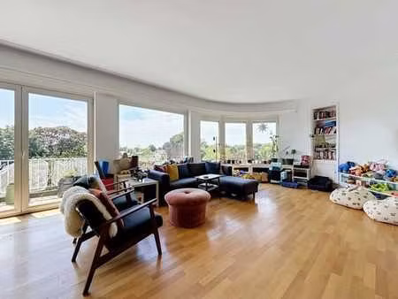 cavell / churchill : bel appartement + terrasse !