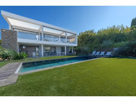 villa de luxe à vendre dans le quartier plateau notre dame nord