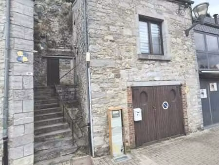 une maison d’habitation à rénover avec garage