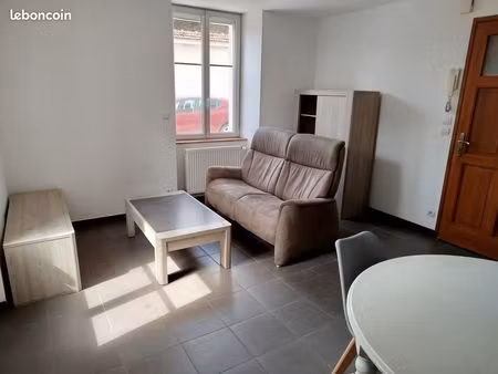 f2 dole / saint-ylie 44 m2 parking privé