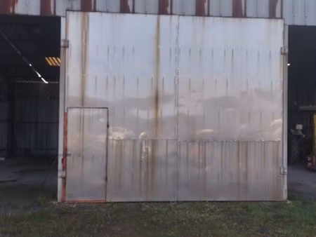 box de 50m2 a loué pas d'activité automobile