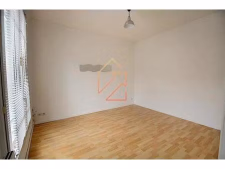 studio de 20.82m² avec cave à rénover