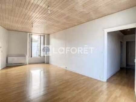 location appartement 3 pièces à thouars (79100) : à louer 3 pièces / 77m² thouars