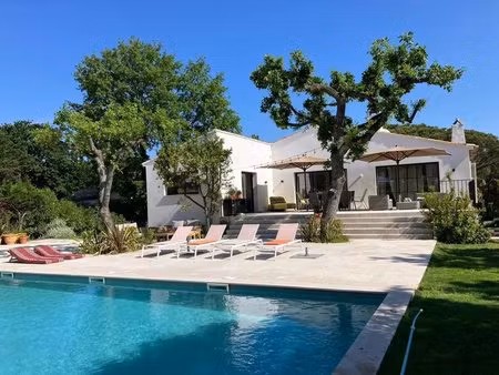 élégante bastide rénovée au sein d’un domaine privé sécurisé
