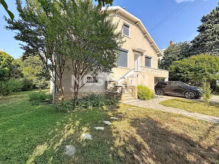 grande maison familiale individuelle avec 4 chambres annexes sur grand terrain - 69500 bro