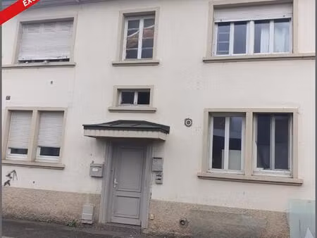 un immeuble mixte, combinant des espaces professionnels et résidentiels, d'une surface de 