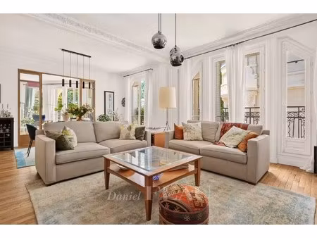 appartement paris 16e - 2 chambres - 140m²