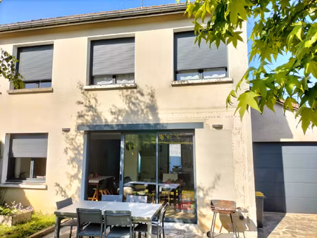 laval bourny, un pavillon rénové d'environ 105m2 hab