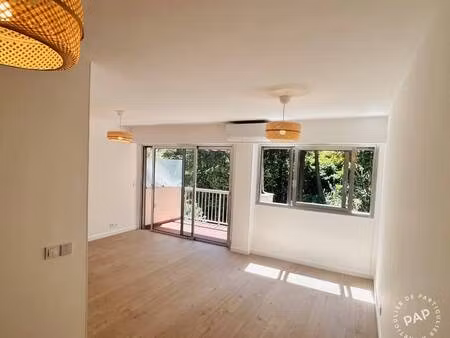 - dans domaine sécurisé, appartement de 3 pièces traversant avec 2 chambres et 3 terrasses