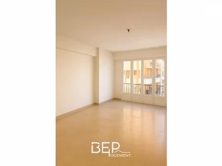 trois pièces de 78m² avec cave et parking