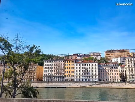 t2 vue dégagée sur la saône vieux lyon quartier saint paul