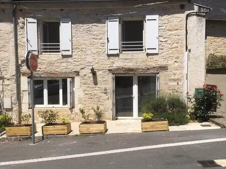 location maison de village