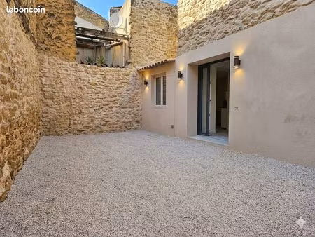 superbe duplex t3 rénové avec extérieur – lauris (84)
