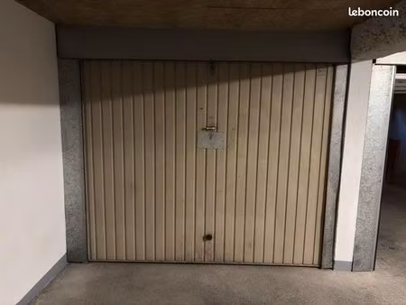 garage fermé sécurisé – boutonnet – proche facs / tram - disponible immediatement