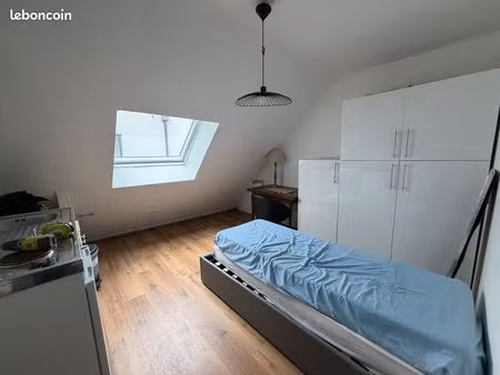 à louer studio lumineux meublé